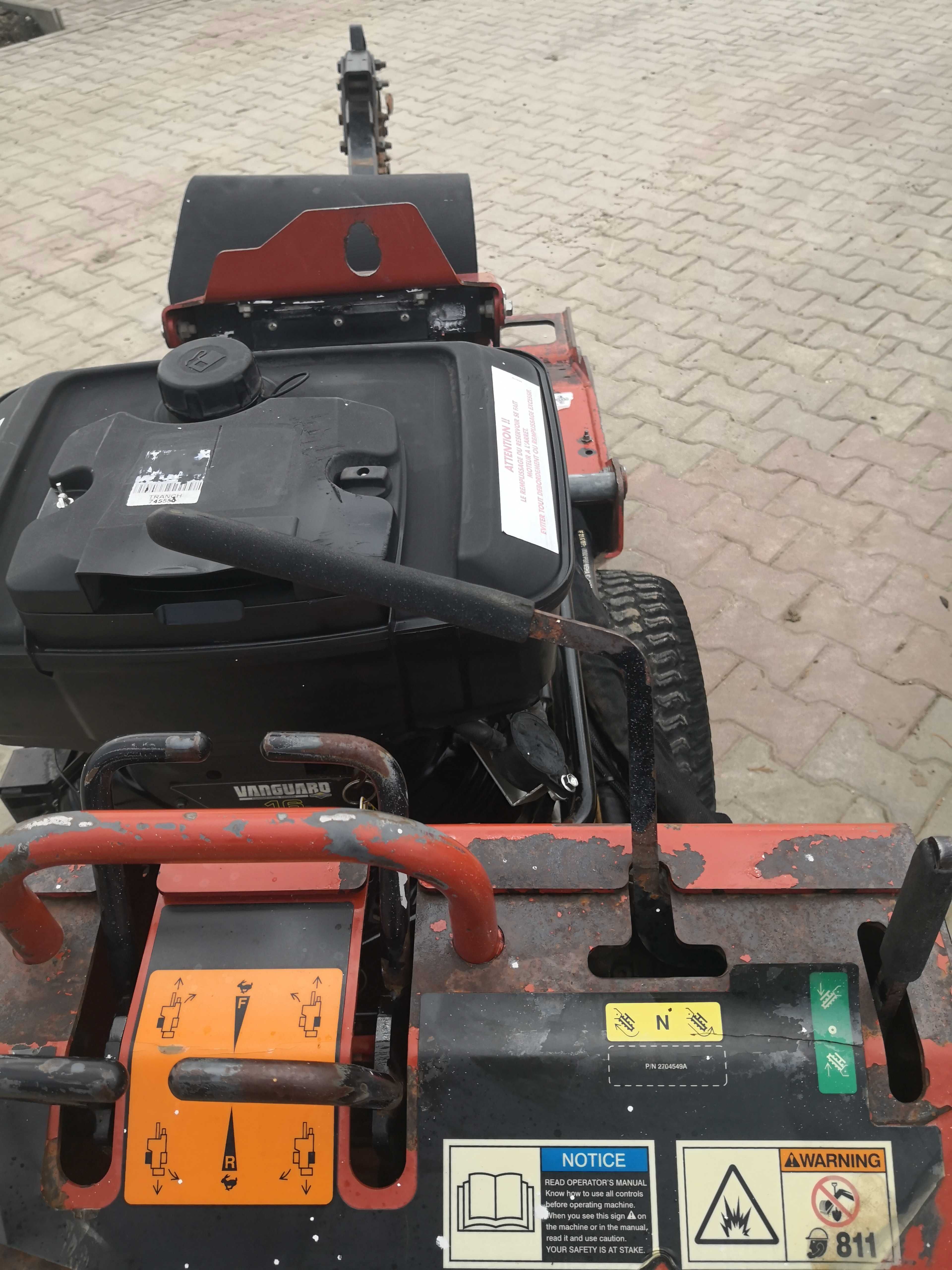 Utilaj sapat santuri Ditch Witch RT12 - gardenlogistic