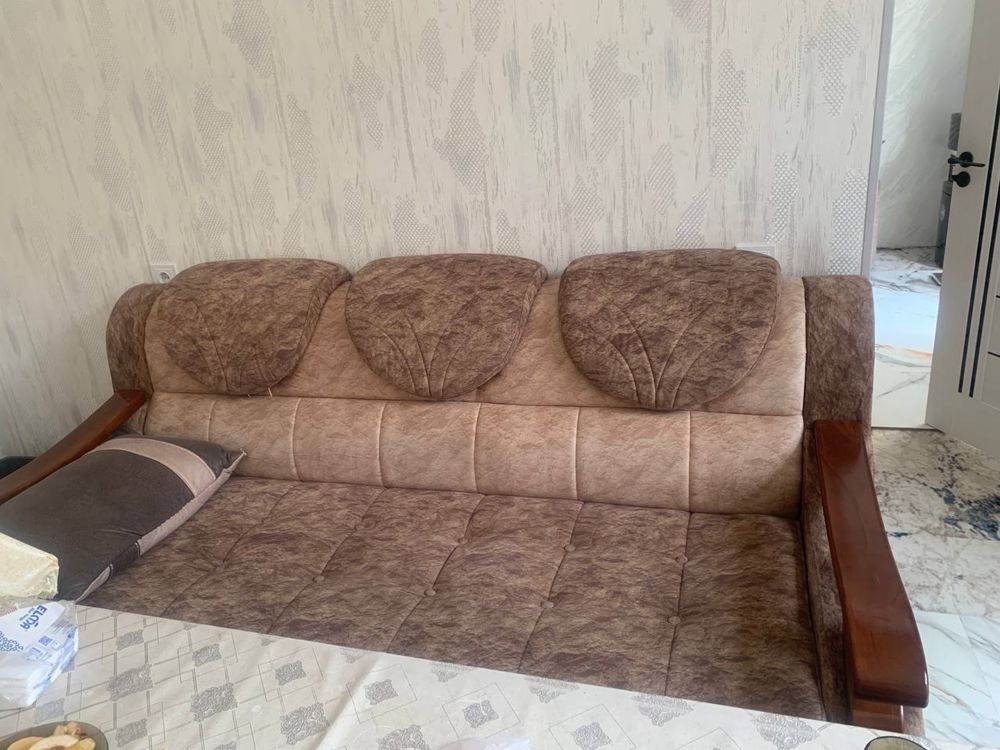Продам диван и два кресла. В хорошем состоянии. Цена договорная