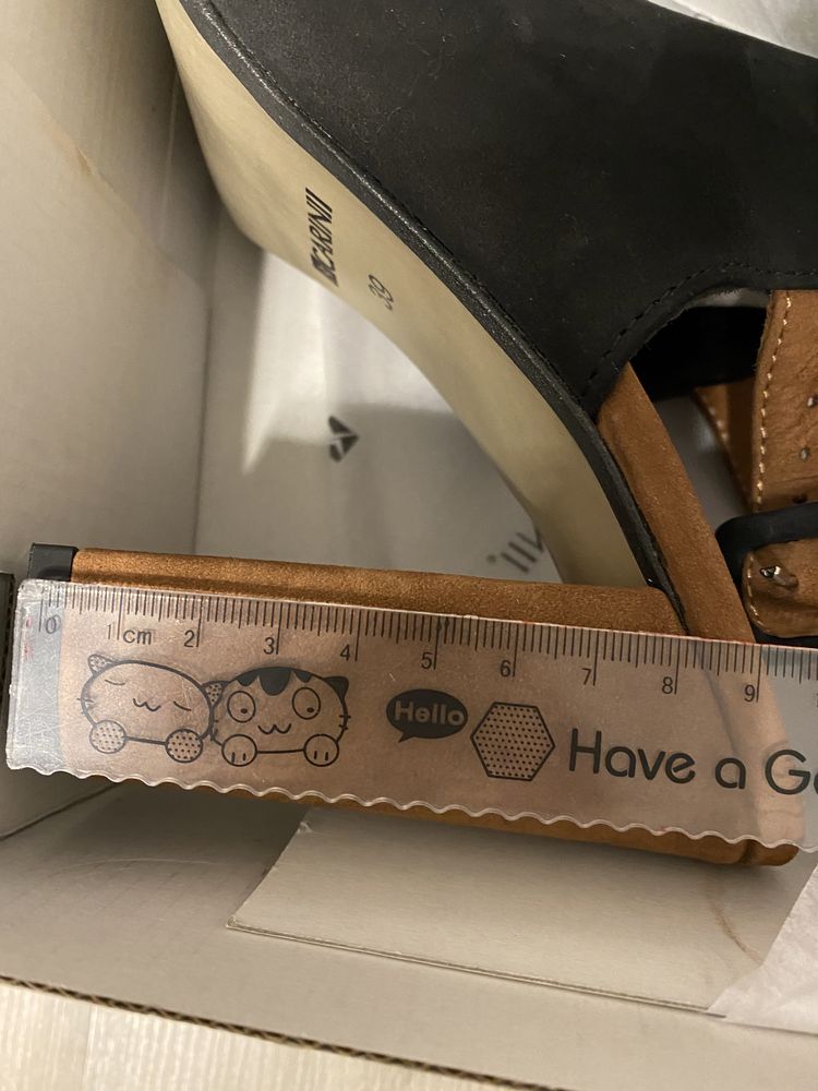 Sandale Carini toc gros , piele intoarsa . Noi cu bonul atasat .