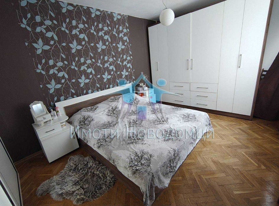 Продава се многостаен етаж от къща в гр.Шумен, кв. Център