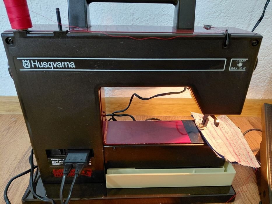 Шевна машина Хускварна