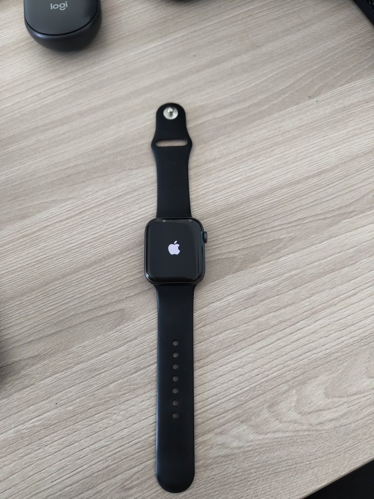 Apple watch se 1, в отличном состоянии