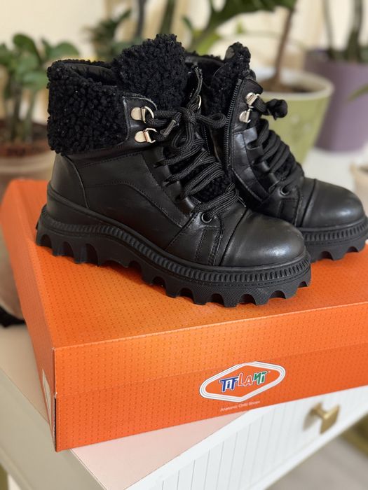 Продам обувь для девочек и мальчика