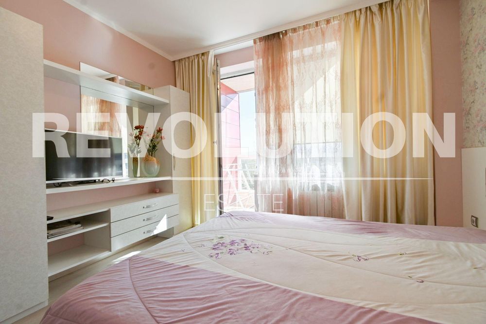 Тристаен апартамент в ж.к. Младост 4.