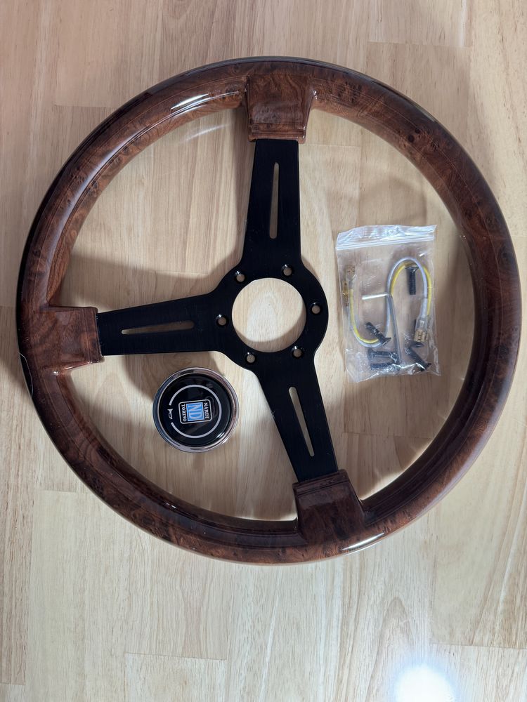 volan lemn universal