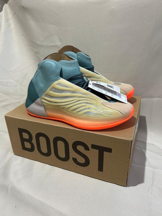 Yeezy Quantum noi cu eticheta