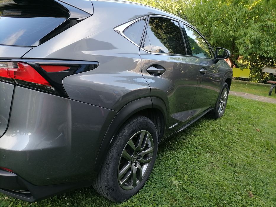 Lexus NX 300 Hybrid Impecabil