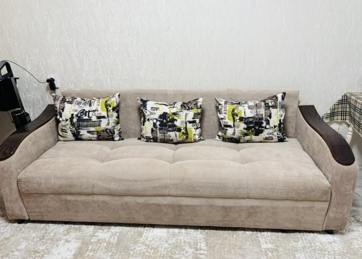 Продаю диван, в хорошем состоянии.