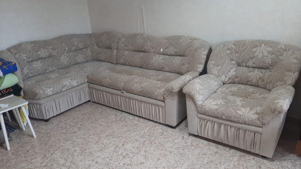 Угловой диван, Россия