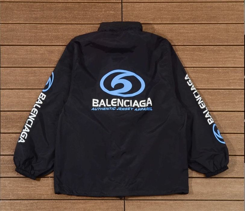 Продаю кофту balenciaga