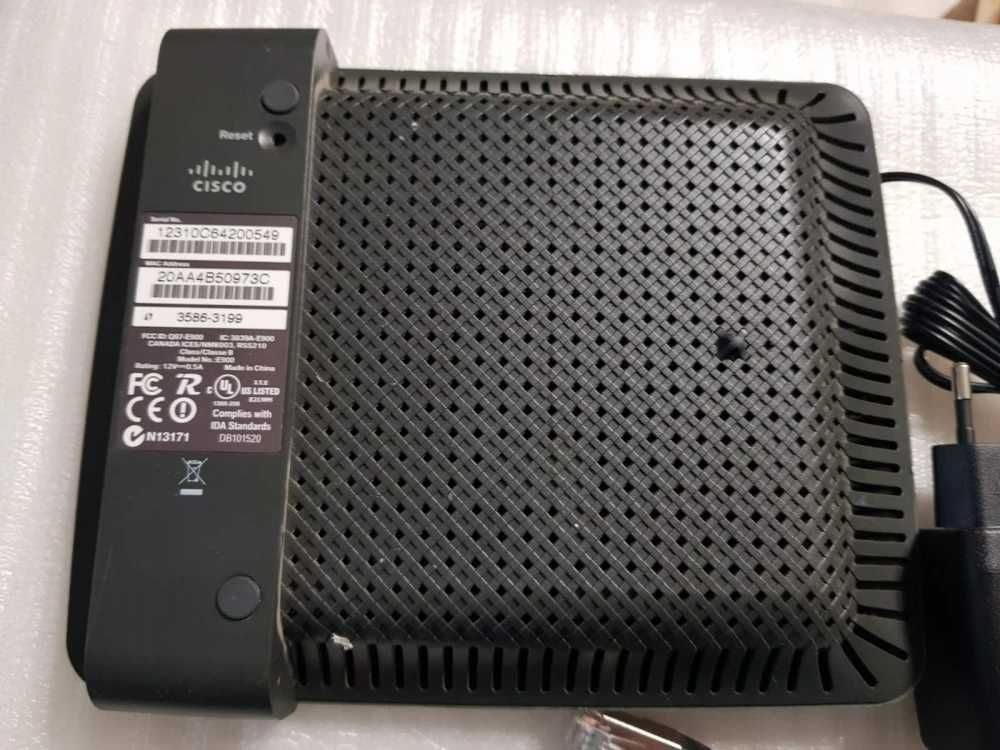 Router Wireless Linksys E900, N 300 Mbps, 4 x 10/100 Mbps - poze reale