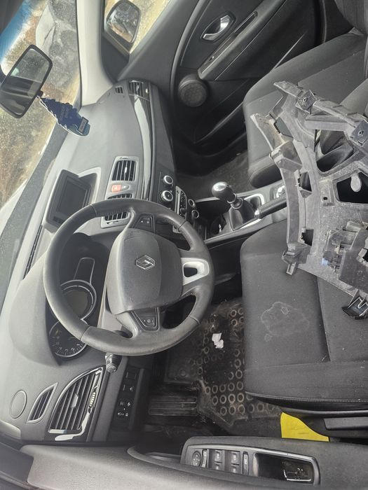 Dezmembrez Renault Megan 3 1.4i 16v 1.6 16v motor cutie far stop haion