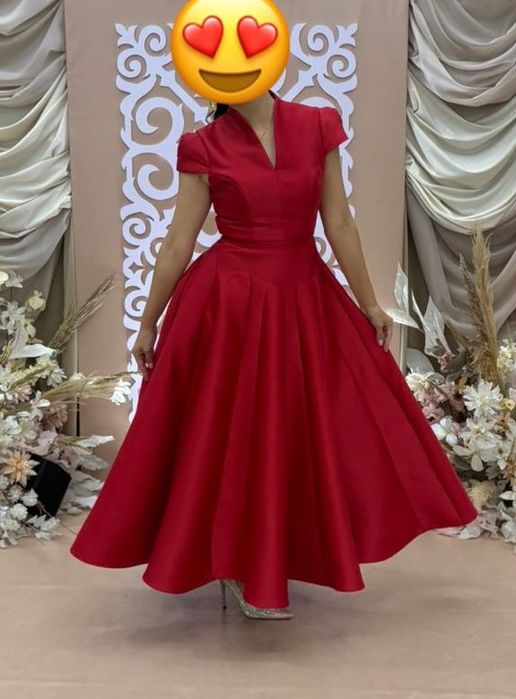 Платья вечерние