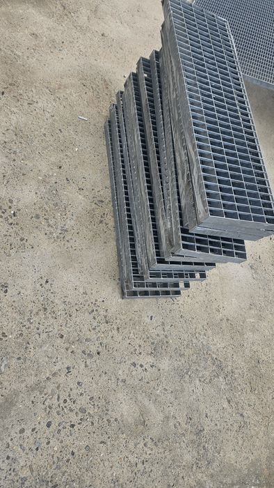 Vând trepte zincate galvanizate