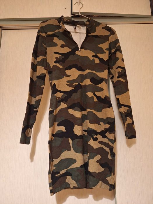 Камофлажна рокля H&M