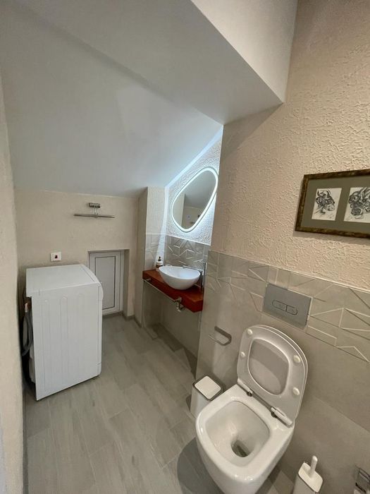 Дава се под наем Къща в Пловдив, Център - 450 кв.м за 2800 € - Снимка #14