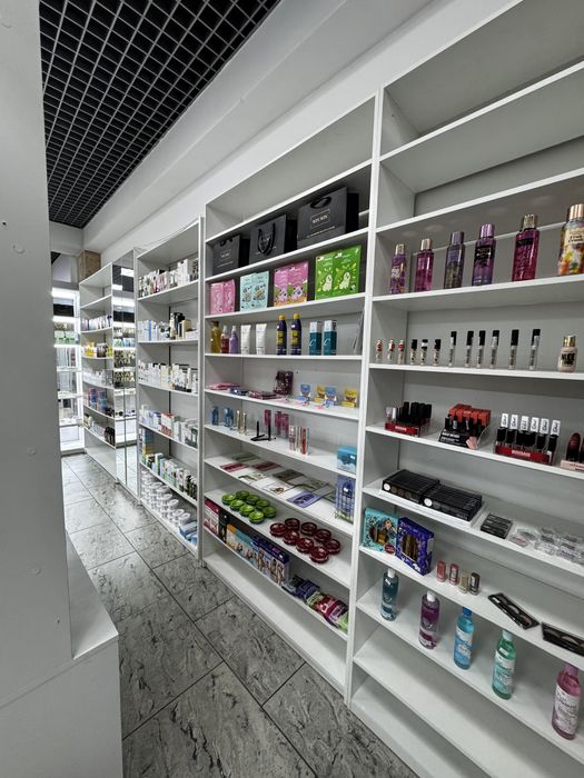 Продам Ветрины Срочно