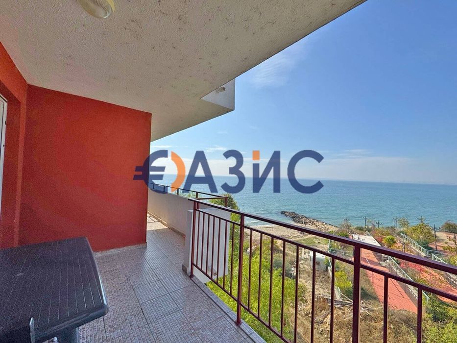 Двустаен апартамент в комплекс Марина Вю Форт Бийч, 74 кв.м., Свети