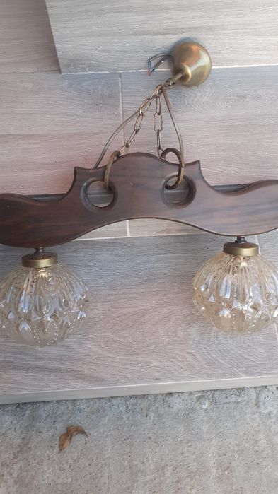 Lustra  din lemn cu două abajururi