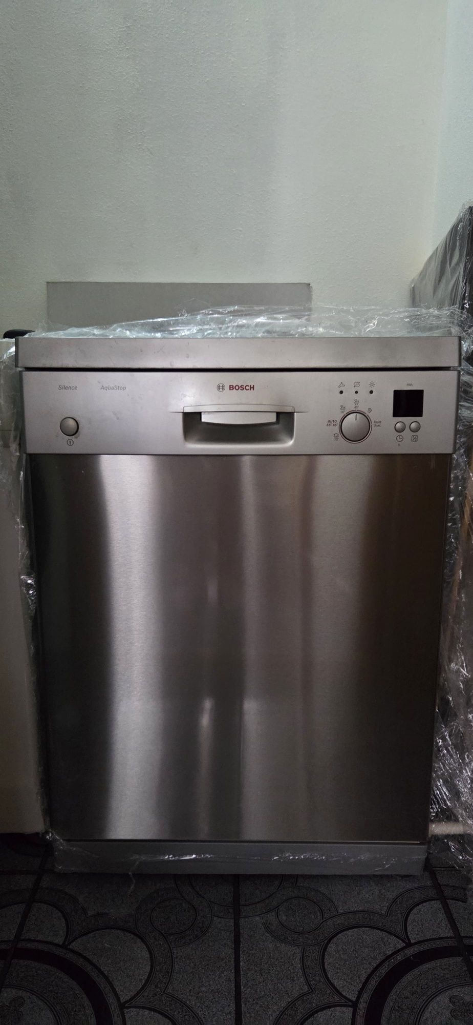Mașină de spălat vase Bosch Silence Inox – Fiabilă și Silențioasă