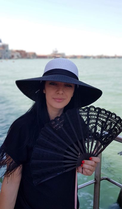 Palarie  alb cu megru si funda