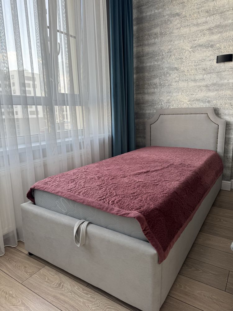 Продаю стильную подростковую кровать 90×200 с матрасом