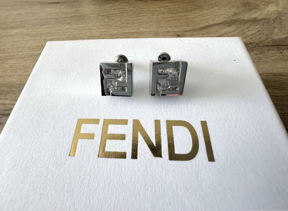 Дамски обеци сребристи с камък