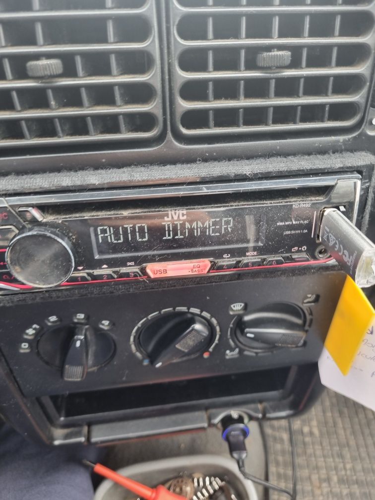 Cd Auto JVS USB Mp3, în stare foarte bună de funcționare,Se vinde cu p