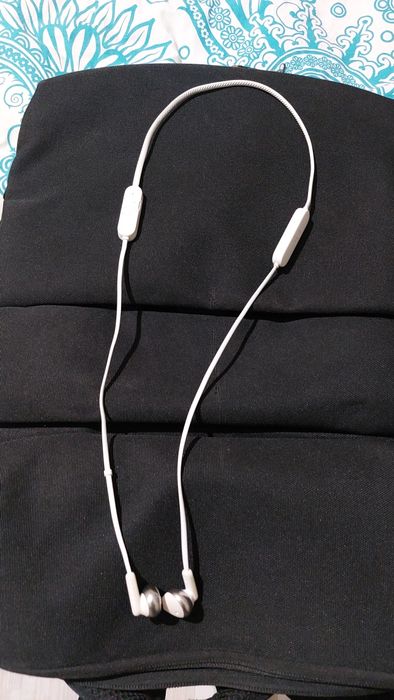 Продам наушники JBL за 5к.