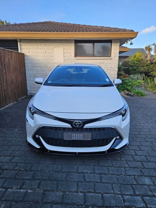 Spoiler/ prelungire bara fata ( lip ) Toyota Corolla