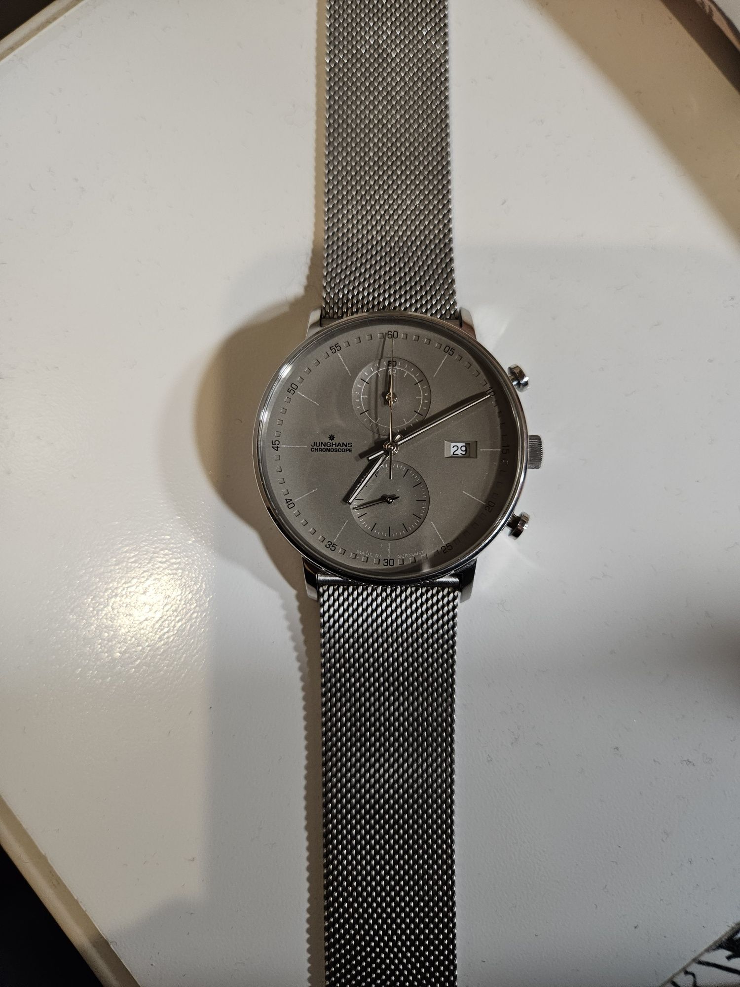Продавам часовник Junghans - кварц.