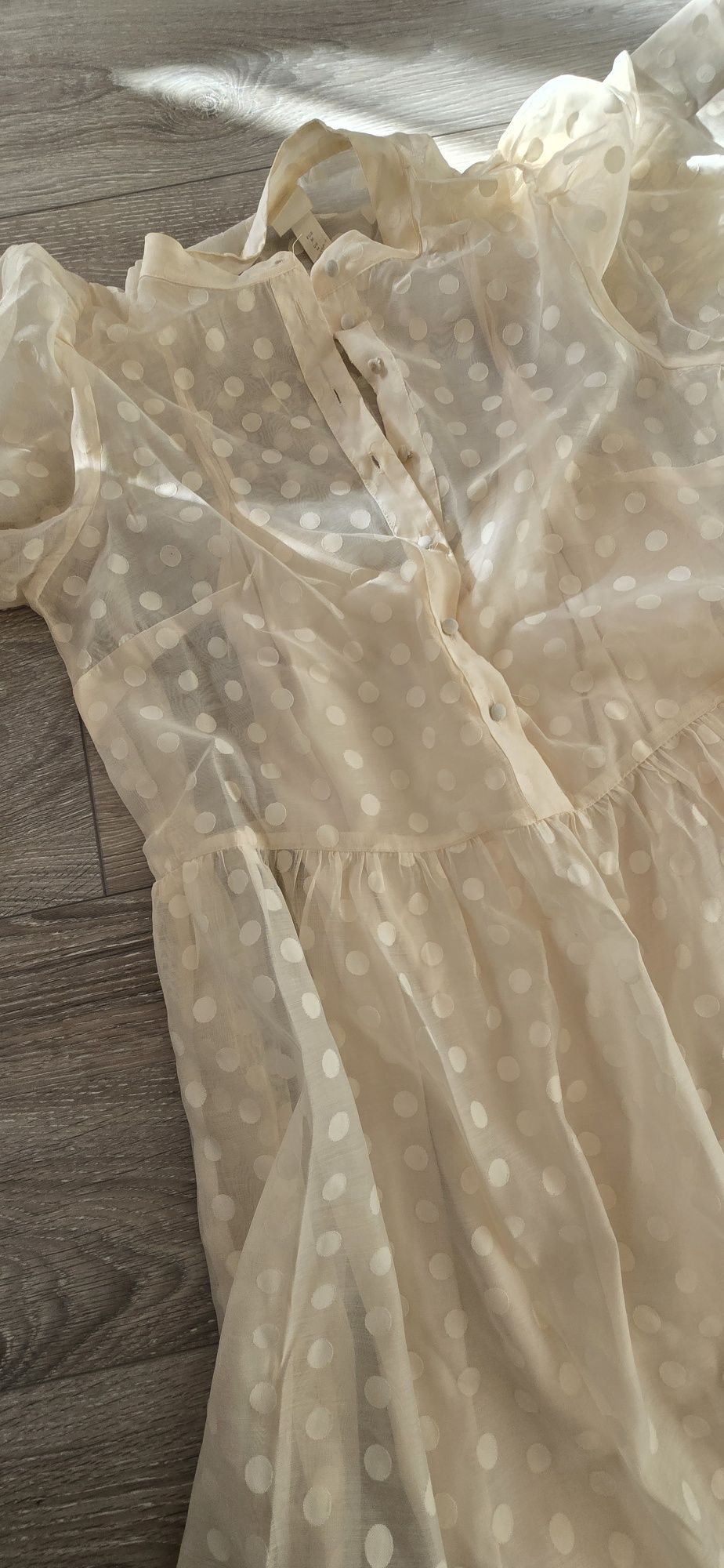 Рокля бежова на H&M