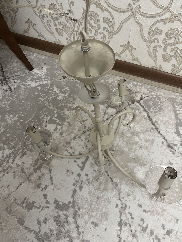 Продам подвесную люстру