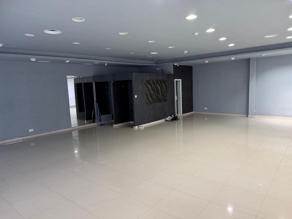 Inchiriez spatiu comercial, pozitie excelenta, vad pietonal