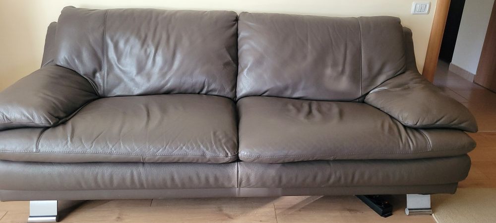 Canapea 3 locuri și fotoliu piele naturala. Stare excelentă. 3790 lei.