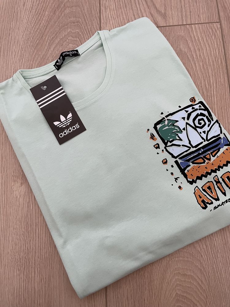 Тениска Adidas Налични размери: С, ХЛ Цена: 50
