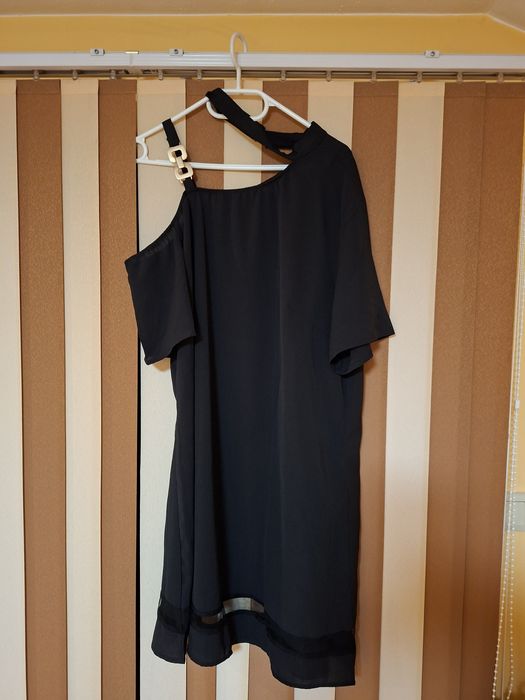 Черна стилна рокля