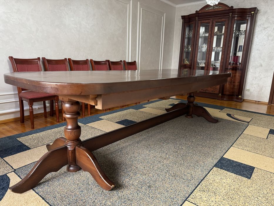 Продается стол из натурального дерева