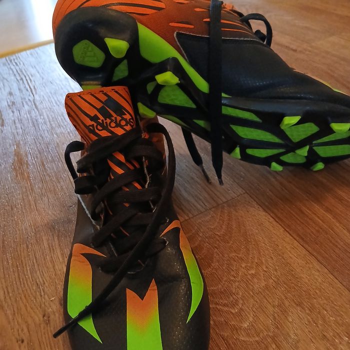 Футболни обувки Адидас