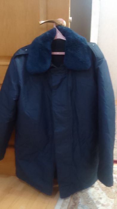 Зимняя теплая мужская куртка отличного качества