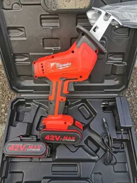 Саблен трион Milwaukee 2625-20 M42х Миулоки+2батерии-42v+4ножа