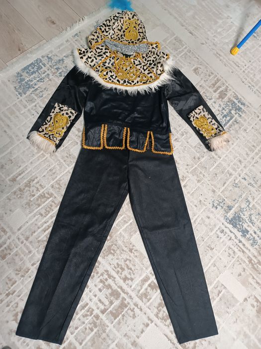 Продам костюм детский,для праздникоа