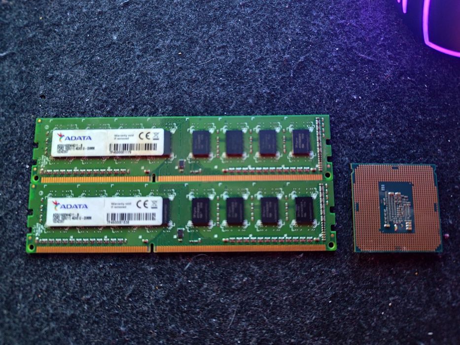 Продава се процесор i3 6100 с рам 8гб