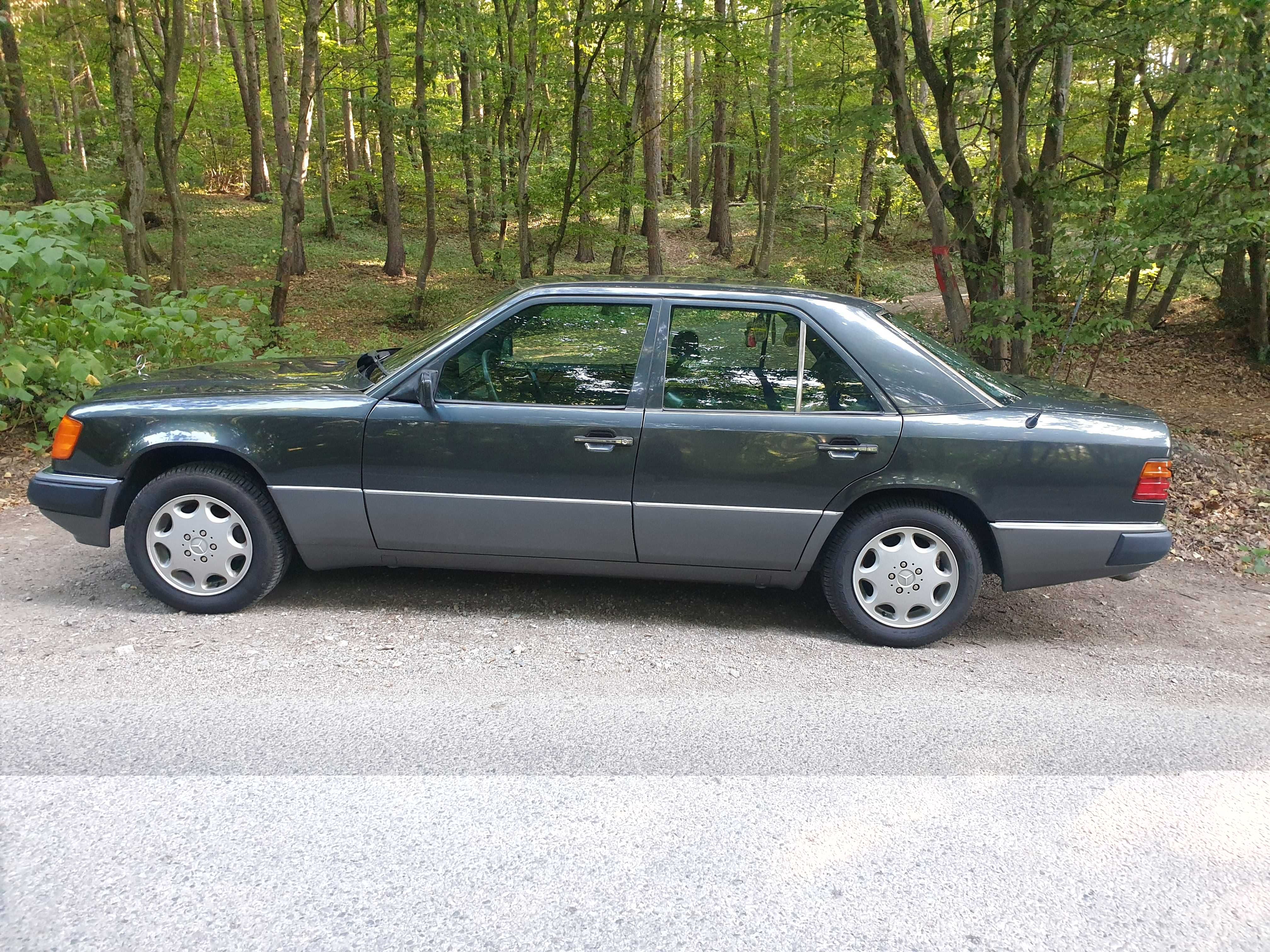 vand mercedes benz E 280 vehicul istoric retro w124