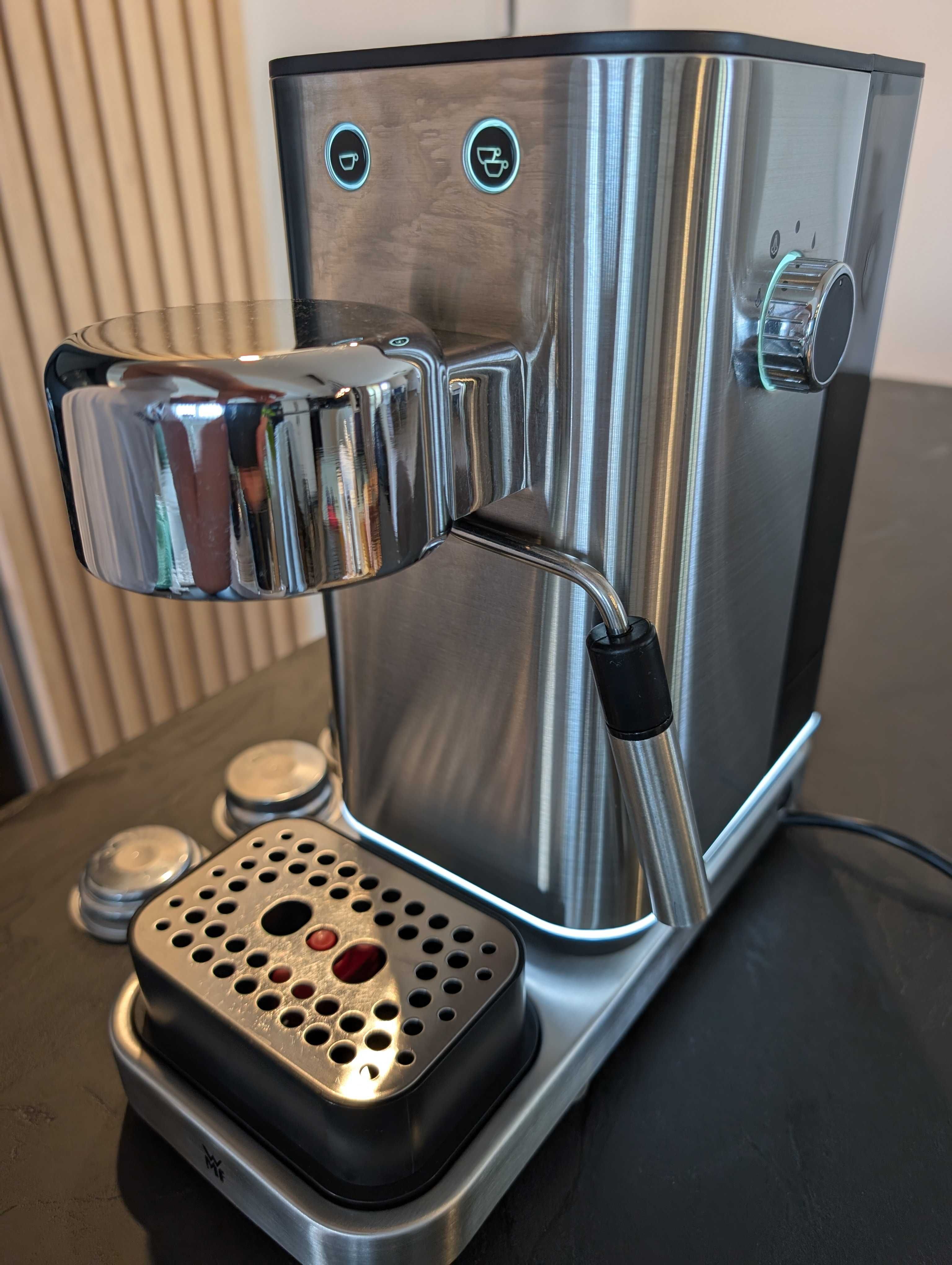 Кафемашина WMF Lumero Espresso 15 бара налягане + подарък кафемелачка