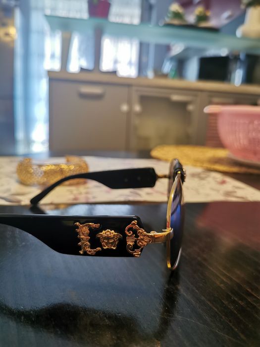 Слънчеви стилни очила.