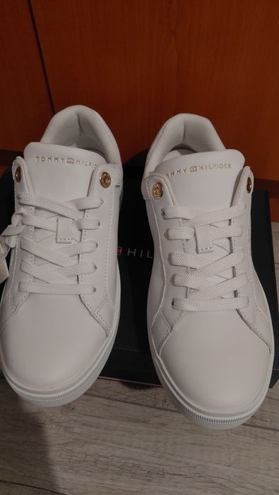 Pantofi noi Tommy Hilfiger marimea 37