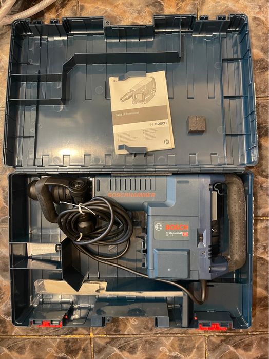 Vând ciocan demolator DeWalt D25961 qs