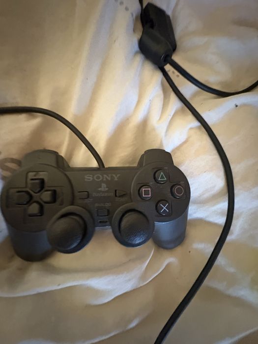 Playstation 2  с два джойстика и всички кабели