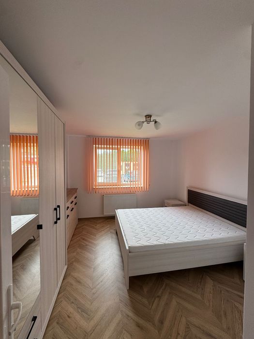 Apartament 3 camere de închiriat